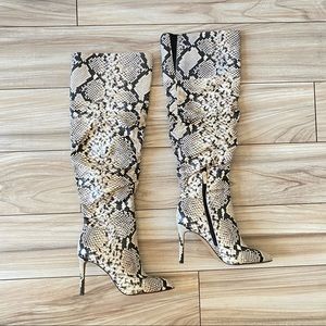 VINCE CAMUTO Kentelli Ruched Snake Print  Tall Boot In Oxford 03 Size 6.5